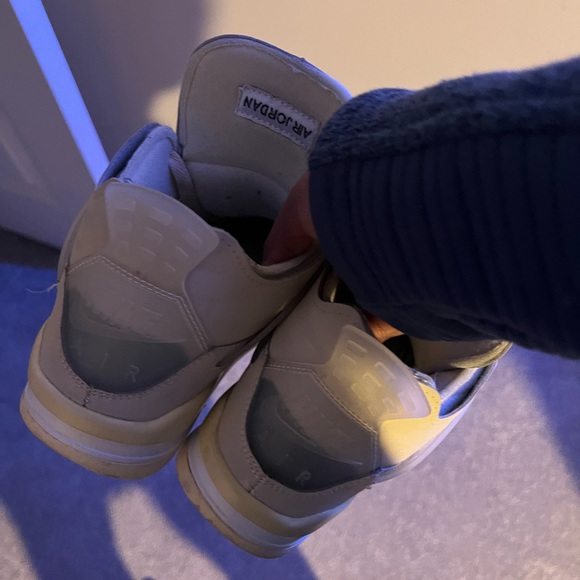 Retro Jordan 4 off white sail